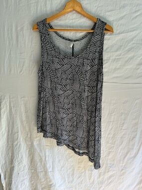 LAGENLOOK Cato Asymmetrical Micro-Pattern Tank Top